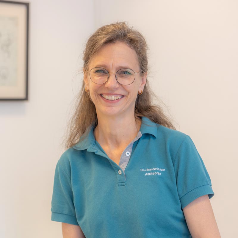 Dr. med . Julia Brandenburger Fachärztin für Allgemeinmedizin Fachärztin für Anästhesiologie